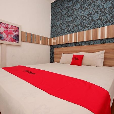Reddoorz Near Plaza Simpang Lima Hotel Semarang Kültér fotó