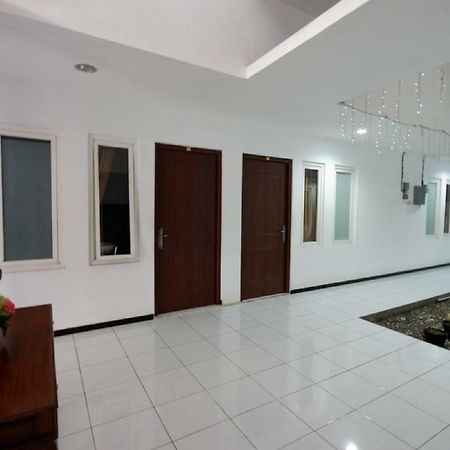 Reddoorz Near Plaza Simpang Lima Hotel Semarang Kültér fotó