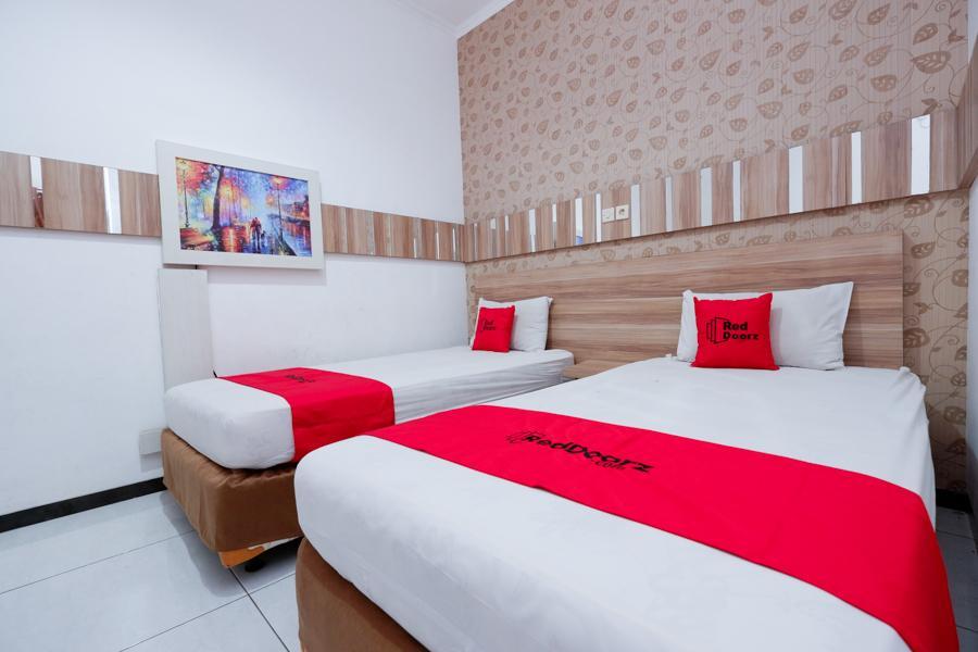 Reddoorz Near Plaza Simpang Lima Hotel Semarang Kültér fotó