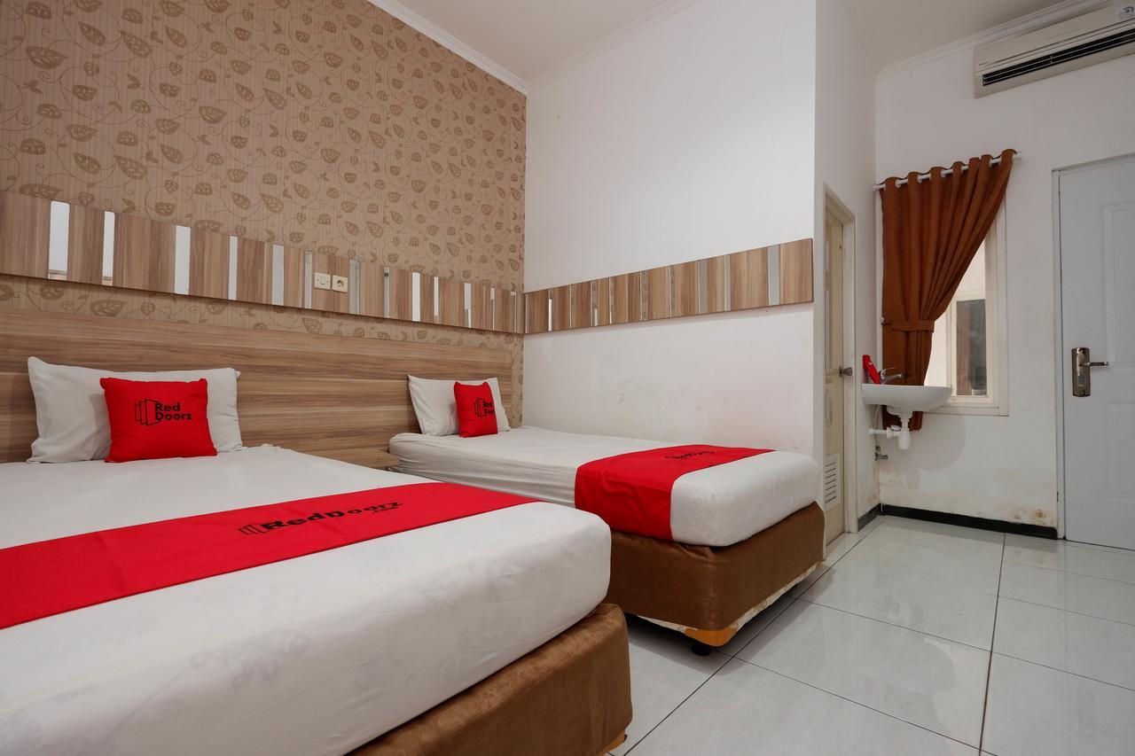 Reddoorz Near Plaza Simpang Lima Hotel Semarang Kültér fotó