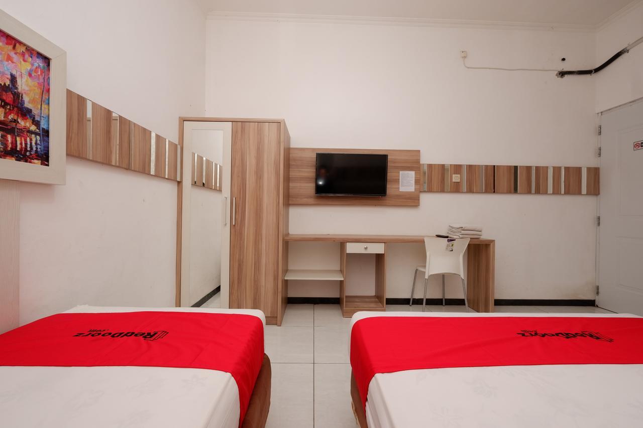 Reddoorz Near Plaza Simpang Lima Hotel Semarang Kültér fotó