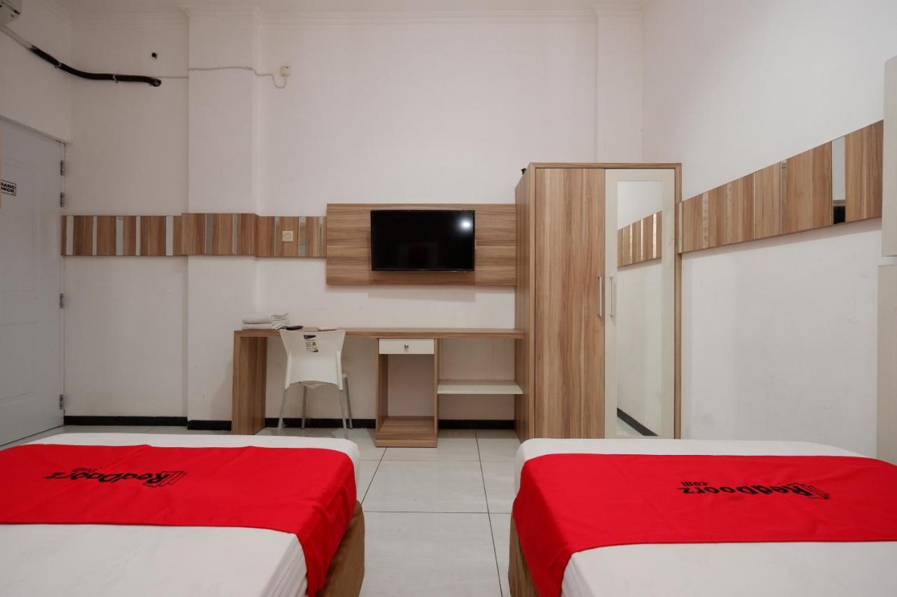 Reddoorz Near Plaza Simpang Lima Hotel Semarang Kültér fotó