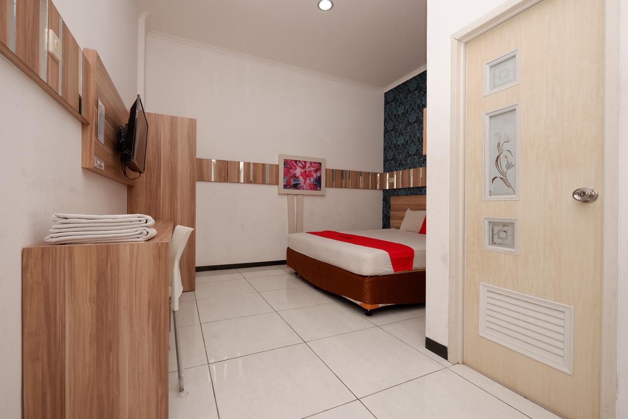 Reddoorz Near Plaza Simpang Lima Hotel Semarang Kültér fotó