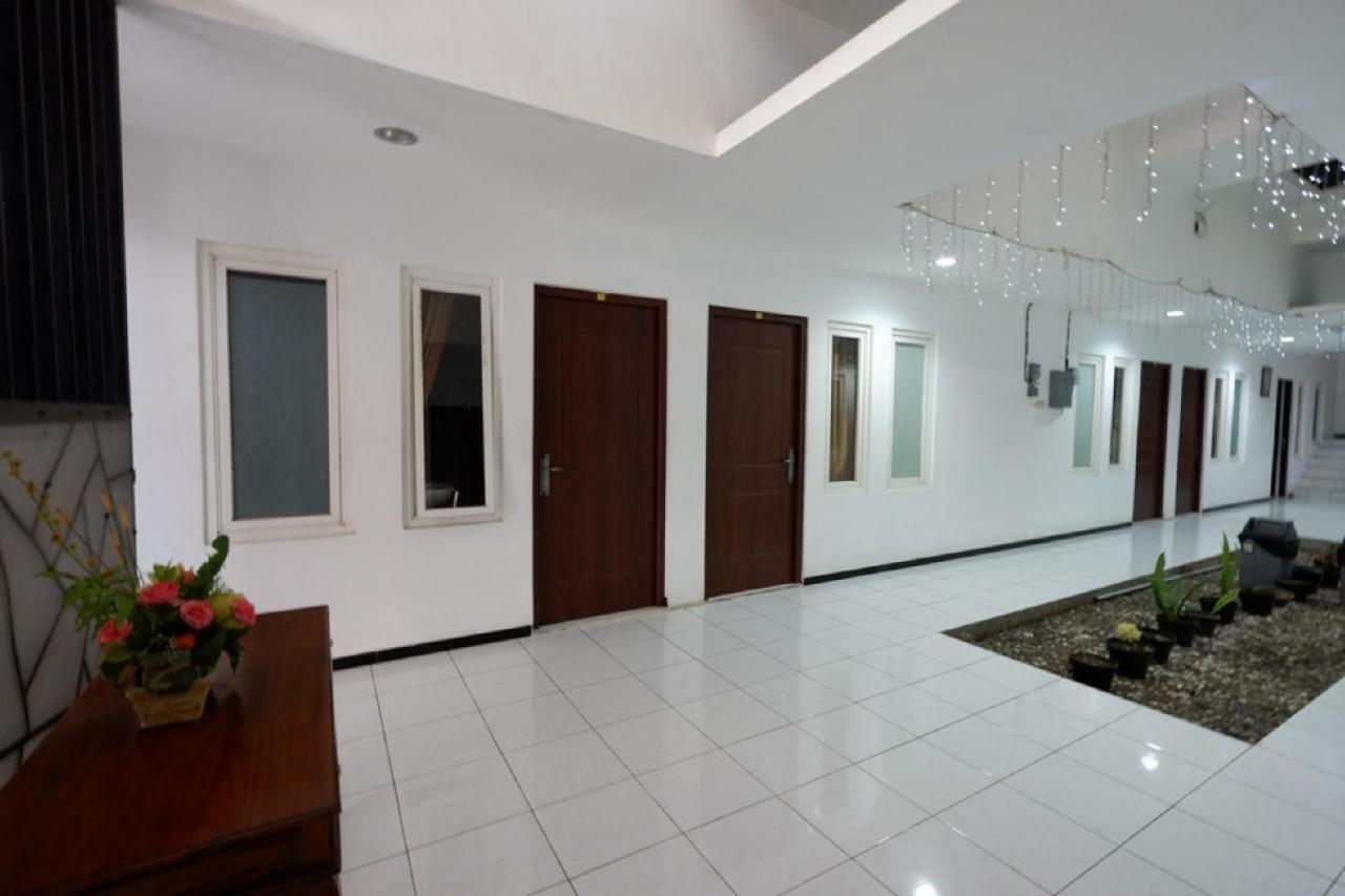 Reddoorz Near Plaza Simpang Lima Hotel Semarang Kültér fotó